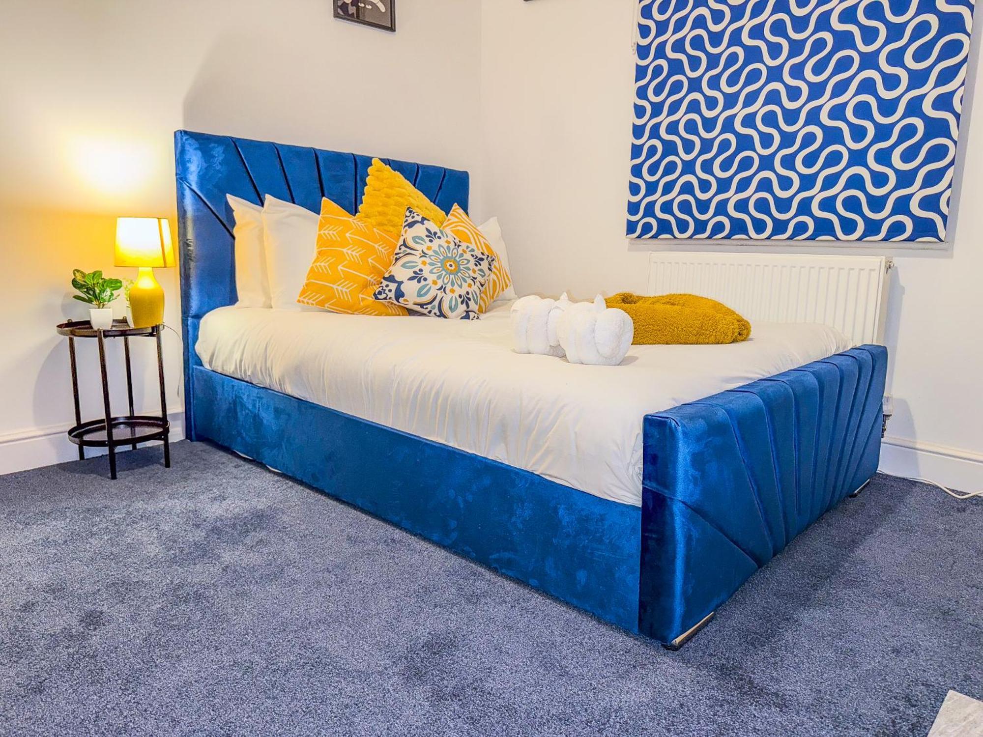 Holiday home Deluxe 4 Bedroom Near Centre By Altoluxoexperience Short Lets & Serviced With Free Parking & Wifi