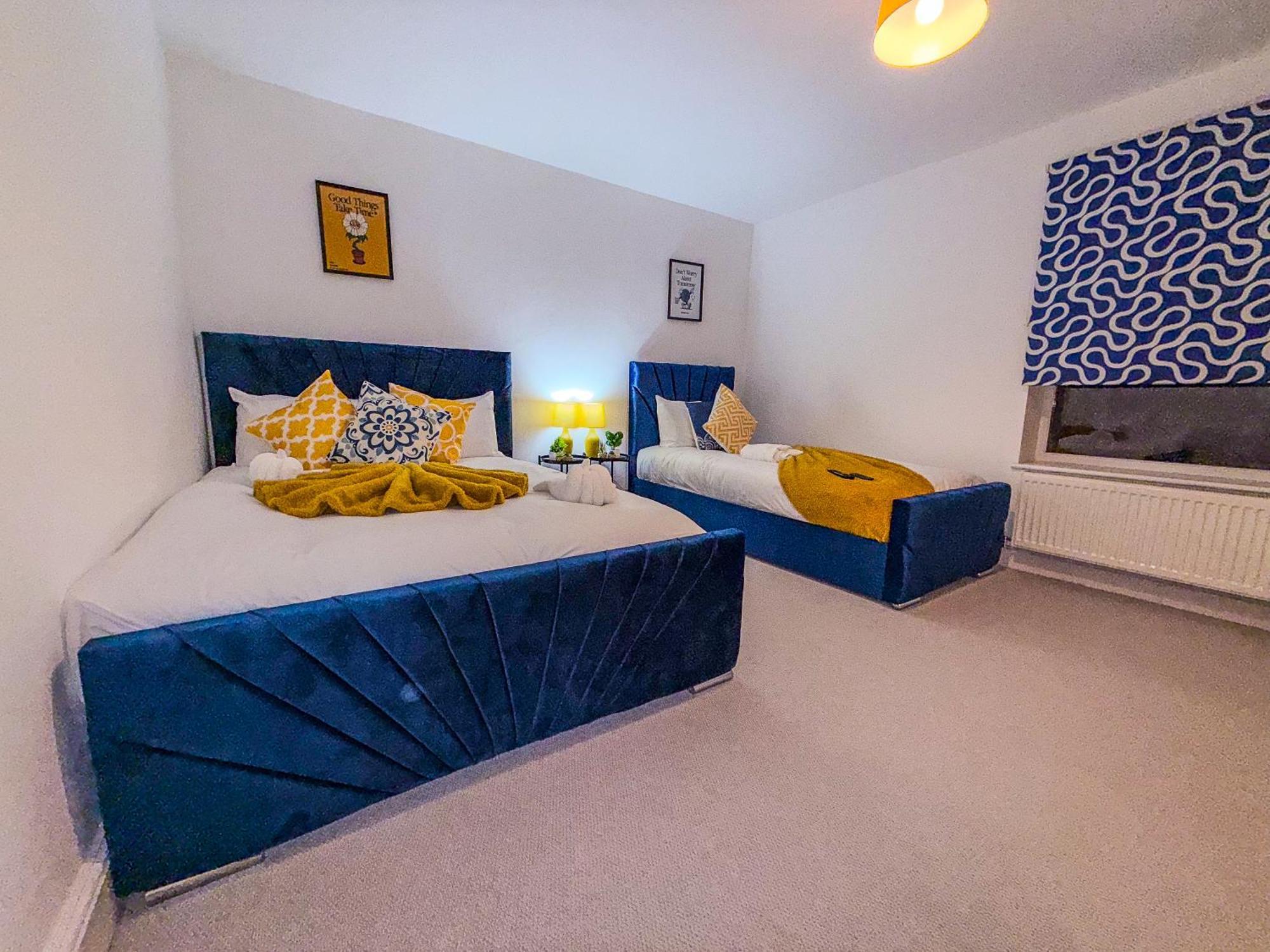 Deluxe 4 Bedroom Near Centre By Altoluxoexperience Short Lets & Serviced With Free Parking & Wifi Holiday home Bristol