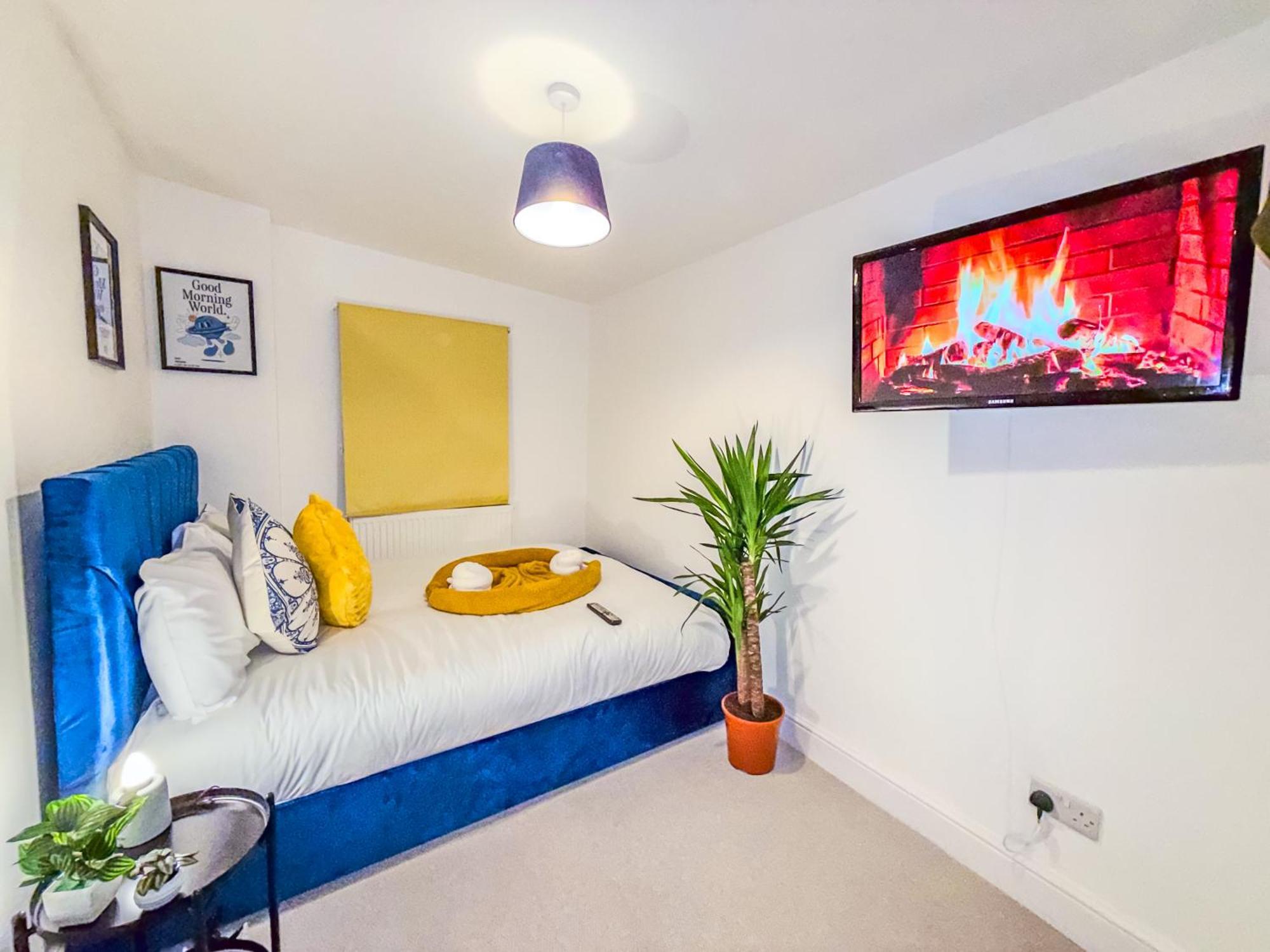 Holiday home Deluxe 4 Bedroom Near Centre By Altoluxoexperience Short Lets & Serviced With Free Parking & Wifi