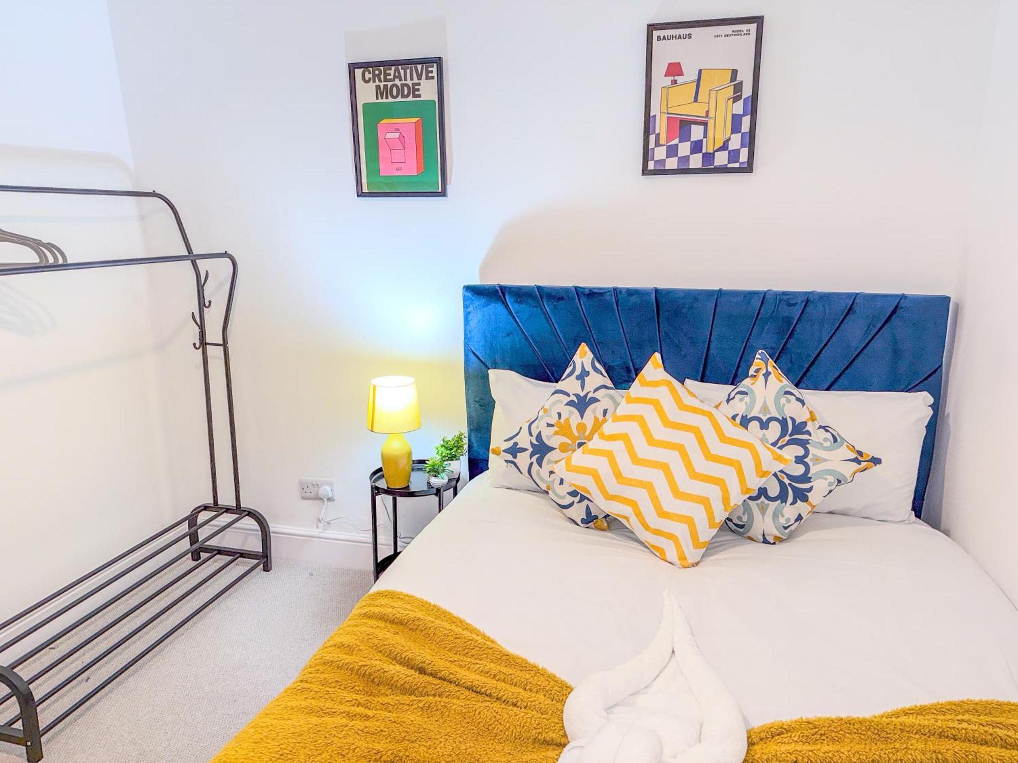 Holiday home Deluxe 4 Bedroom Near Centre By Altoluxoexperience Short Lets & Serviced With Free Parking & Wifi *