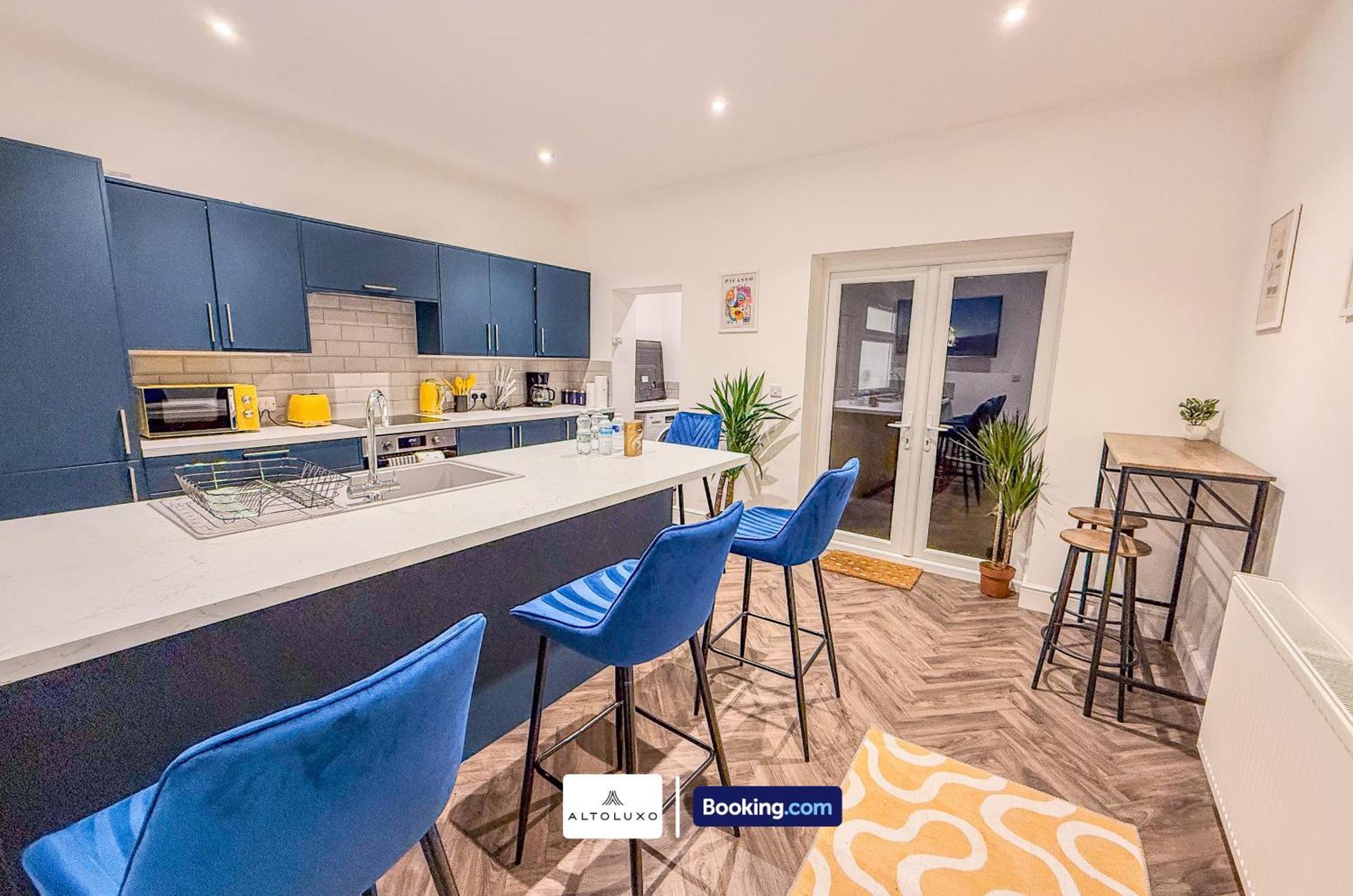 Deluxe 4 Bedroom Near Centre By Altoluxoexperience Short Lets & Serviced With Free Parking & Wifi Hébergement de vacances Bristol
