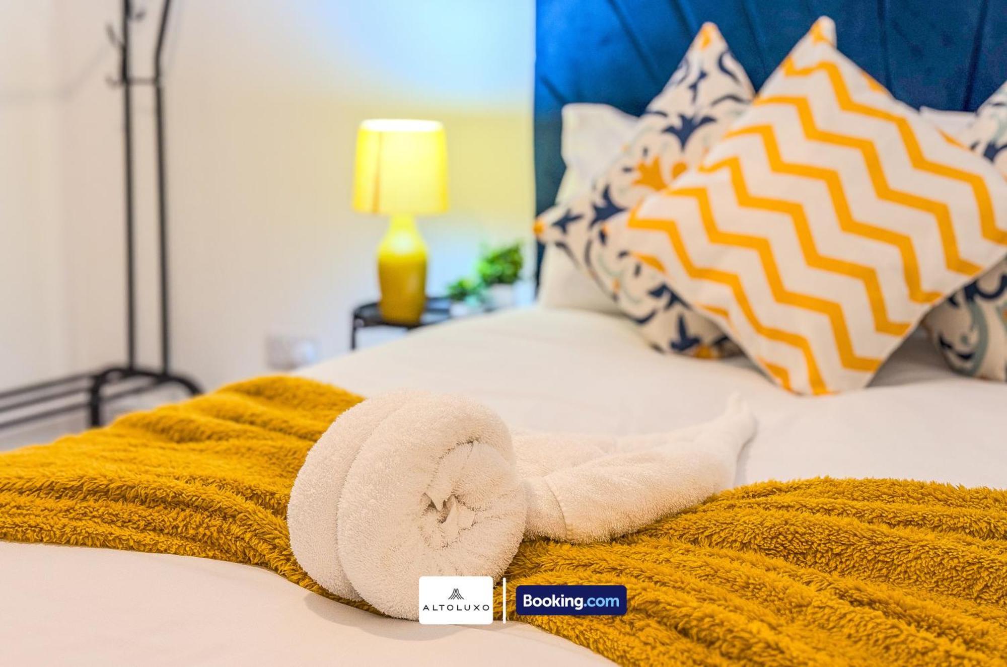 Holiday home Deluxe 4 Bedroom Near Centre By Altoluxoexperience Short Lets & Serviced With Free Parking & Wifi *
