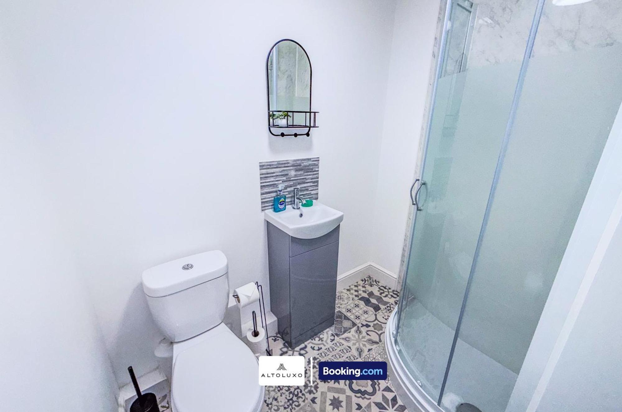 Armoury Square Deluxe 4 Bedroom Near Centre By Altoluxoexperience Short Lets & Serviced With Free Parking & Wifi Dom wakacyjny